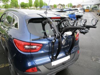 blue renault kadjar outside a renault garage with a bike rack fitted to the rear photographed close focusing on the bike rack